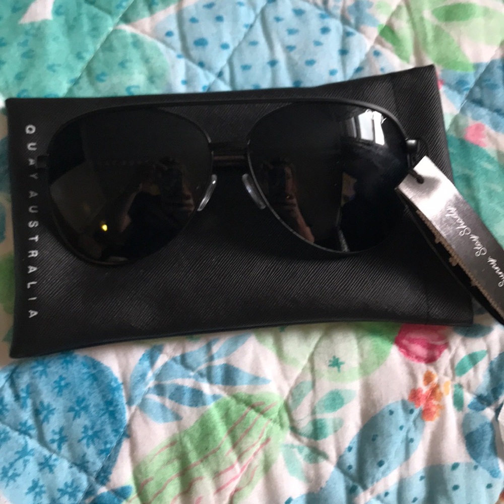 NWT quay sunglasses